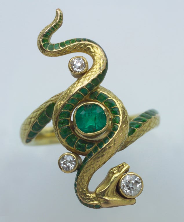Paul Briançon and René Lalique formed the Lalique Company in 1885.
This is a superb example of a serpent ring of the Art Nouveau period with its subtle combination of green enamel and emerald. The workmanship is of high quality.
The snake is