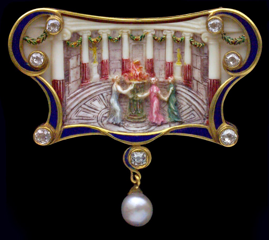 An important classical jewel in the style of the antique by the Art Nouveau Parisian jeweler René Foy.
Semi circular colonnade of ionic columns. Strung between the capitals are enameled floral garlands. The central motif is of the Vestal Virgins