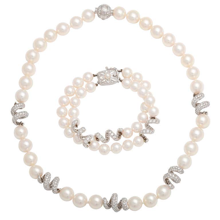 MIKIMOTO Pearl and Diamond Necklace and Bracelet For Sale at 1stDibs