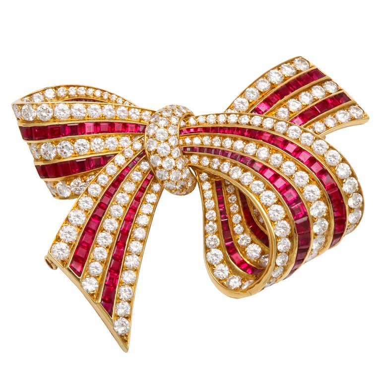 VAN CLEEF & ARPELS Diamond Ruby Bow Pin For Sale