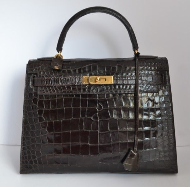 Hermes Kelly 32 handbag in Porosus crocodile with gold hardware

Ebene color

Gold hardware

Hermès Paris

The bag is lined with chevre leather.

Excellent condition. Restored at Hermes in May 2009.

This is the smarter bag existing at