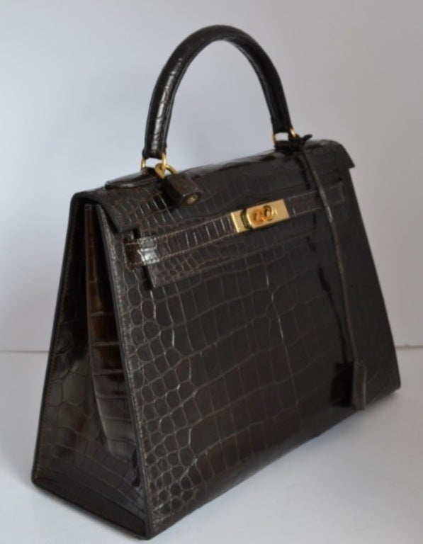 Women's Hermes Kelly 32 handbag in Porosus crocodile with gold hardware