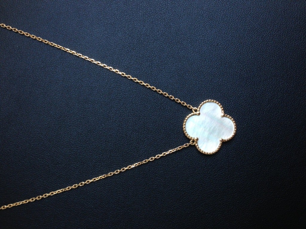 Van Cleef & Arpels Alhambra necklace In New Condition In Paris, FR