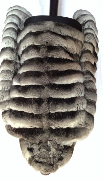 Exceptional Chinchilla Black Velvet fur In Excellent Condition For Sale In Paris, FR