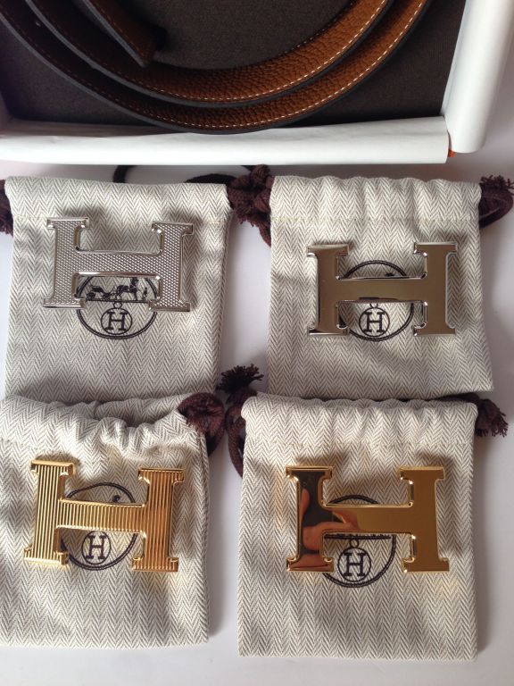 Authentic Hermes H Constance belt and set 4 Buckles
Belt black box and gold Togo
4 Hermes Buckles :
1 palladium mirror
1 gold plated mirror
1 gold plated Calandre
1 palladium Guillochee
It fits for belt 32 (medium size)
 
Hermes Made in