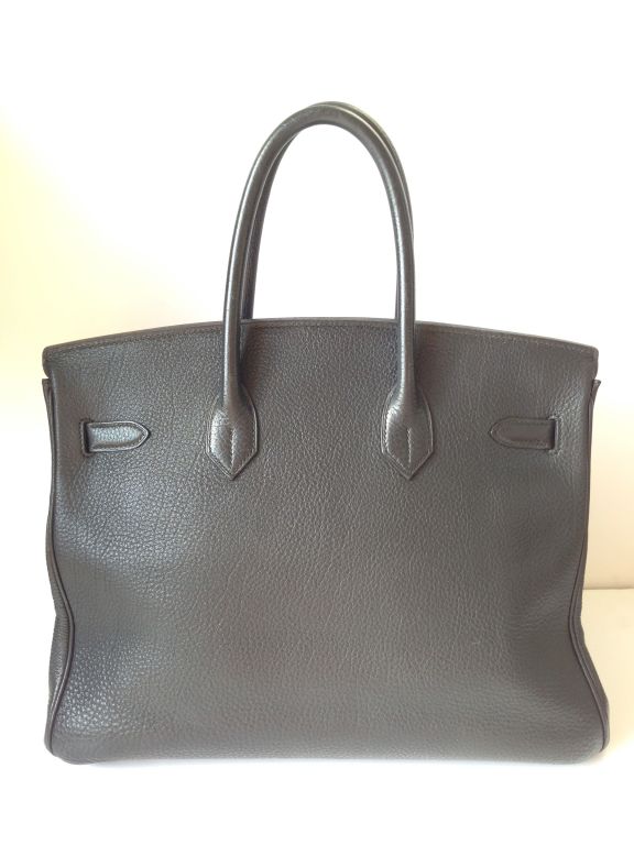 Hermès Birkin 35 Togo black gold hardware
 
Togo leather
Gold plated hardware
Chevre lining
 
Hermès Paris Made In France
Stamp A
 
Excellent condition
Gently use
 
Dimensions : 35 cm L x 25 cm H x 20 cm W
 
It comes with a dustbag,
