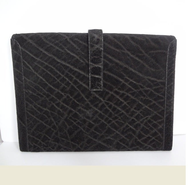 Extraordinary Hermes Pochette Maxi Jige in incredible and rare Elephant skin

This Maxi Jige in Elephant skin was a special order made for a VIP customer.

This skin was from a Safari in Africa in 80 Eigthies

No stamps  as all special order