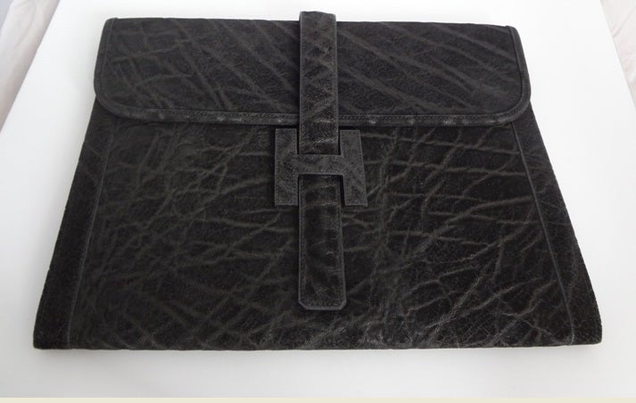 Extraordinary Hermes Elephant Pochette Maxi Jige In Excellent Condition In Paris, FR