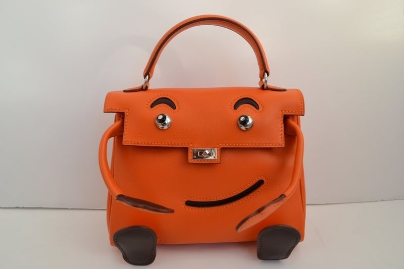 Hermes Kelly Idole (Kelly Doll) Gulliver Orange

Very very rare. Collector. Sold Out. Only for VIP customers

Gulliver leather

Orange and brown color

Condition 9/10

Palladium Hardware

Dimensions : 6.5''L x2.75"D x