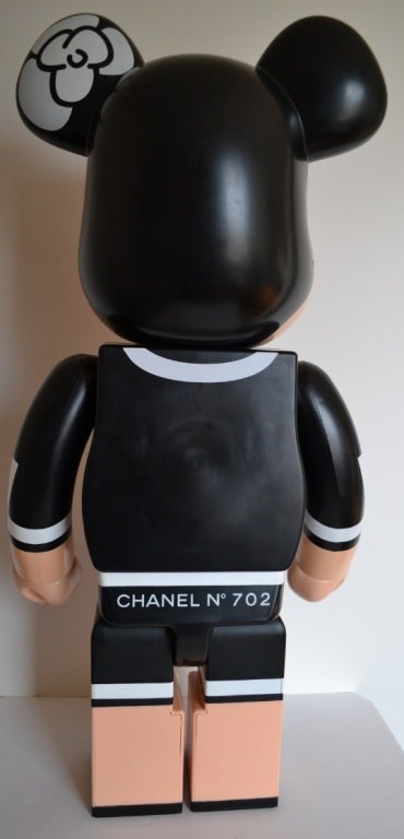 Exceptional and collectible Chanel Bearbrick 

Limited Edition with number 702/1000
Only for ultra VIP 

Impossible to have 
Excellent condition â?? no scratches

Figurine with a Chanel suit â?? all printed

Dimensions: 28.5 inches