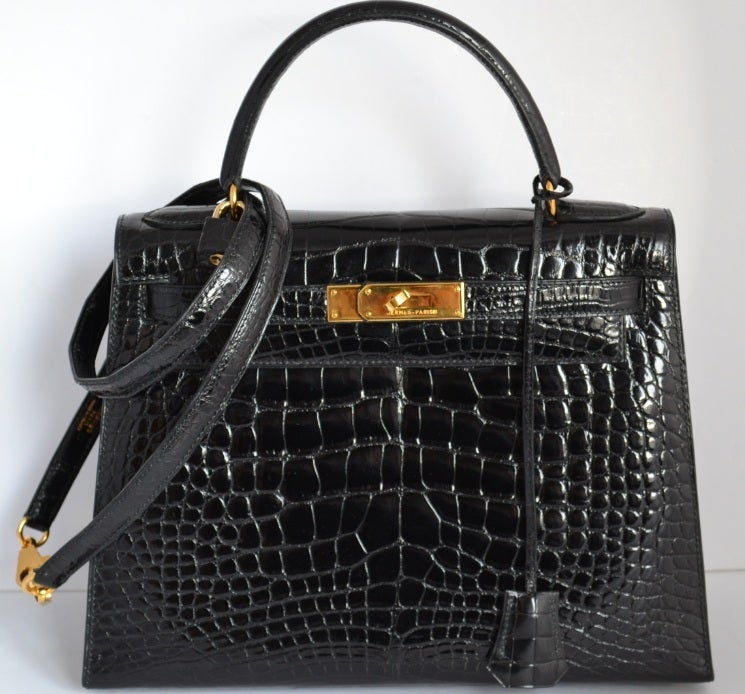 Hermes Kelly 28 crocodile Mississippi with gold hardware

Black color

Crocodile Mississippi

Stamp U

Excellent condition

The bag is lined with chevre leather.

Dimensions: 28cm-11