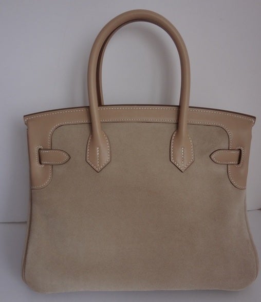 Hermes Birkin 30 Grizzly Argile

Special Collection Fall -Winter 2012-2013

Collector. Very hard to find.

Swift and buckskin Argile

Golden Permabrass

Made In France

Stamp P – New condition

It will come with:

Original Hermes