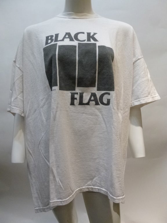 Vintage 1985 Logo Black Flag T-Shirt on SST Records.

Stated size 3XL (54-56). Bust: 27