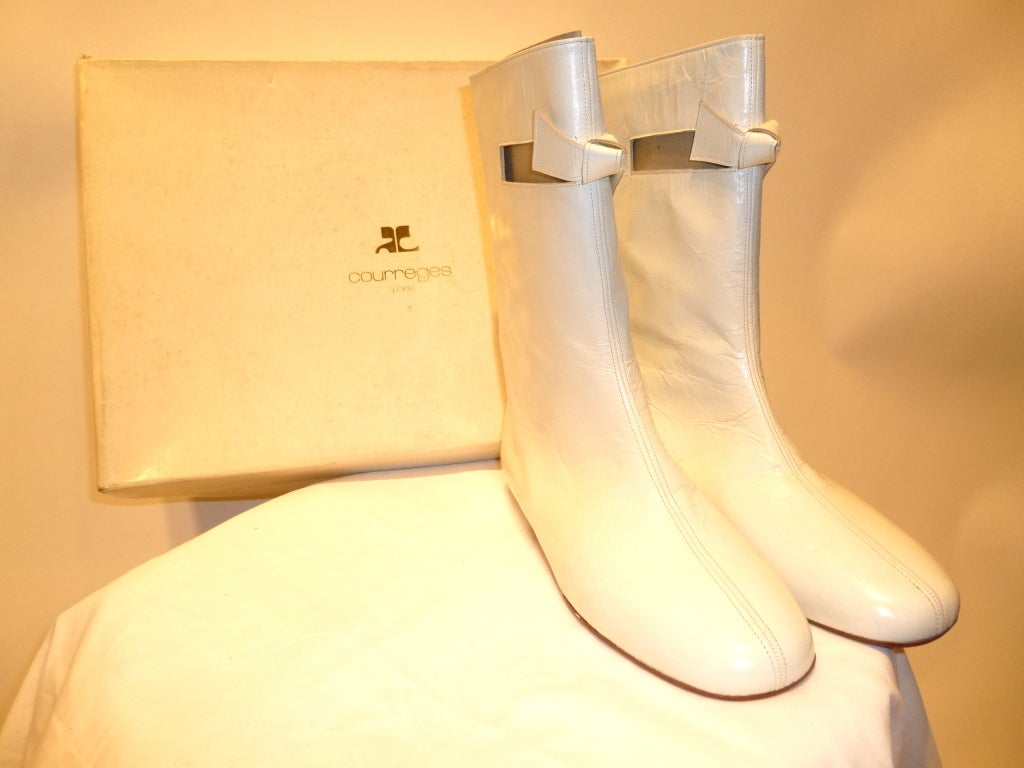 Unworn Courrèges White Patent Leather Boots In Original Box 2