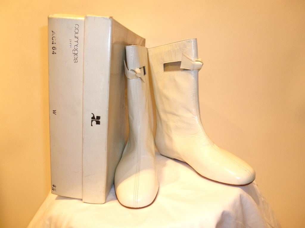 Unworn Courrèges White Patent Leather Boots In Original Box 3
