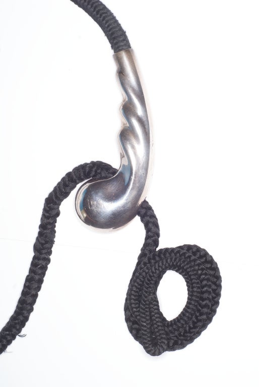 Une rare ceinture en corde à boucle d'argent Elsa Peretti pour Halston de 1977.  Estampillé Peretti Tiffany Espagne 1977.  La boucle fait près de 4 1/2