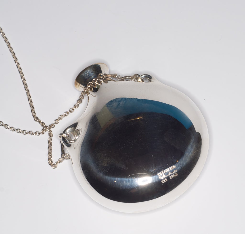 The bottle pendant was Elsa Peretti's first design inspired by holidays in Portofino in the 1960s.

In 1969, Elsa Peretti was modeling for Giorgio di Sant' Angelo when she realized she wanted to make jewelry. She started creating simple, abstract