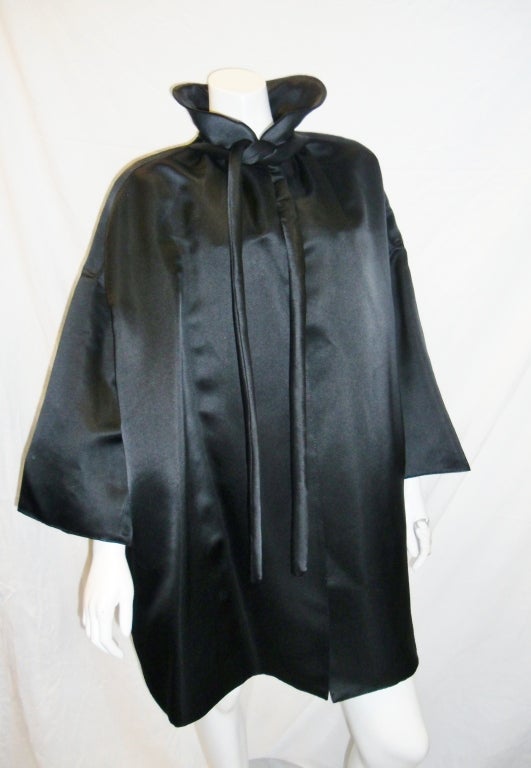 Amazing Black  silk satin  black evening coat. Rolled neck tie. kimono sleeves. Never worn. Lined in silk taffeta .Pleated back size 6
Bust 60