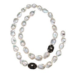 Luminous pearl necklace