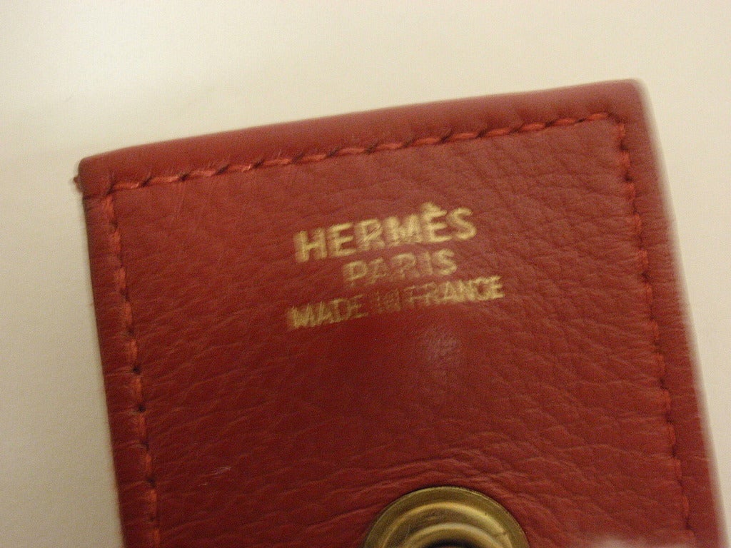 HERMES Tsako Sako Convertible Tasche aus rotem Ardennenleder im Angebot 4