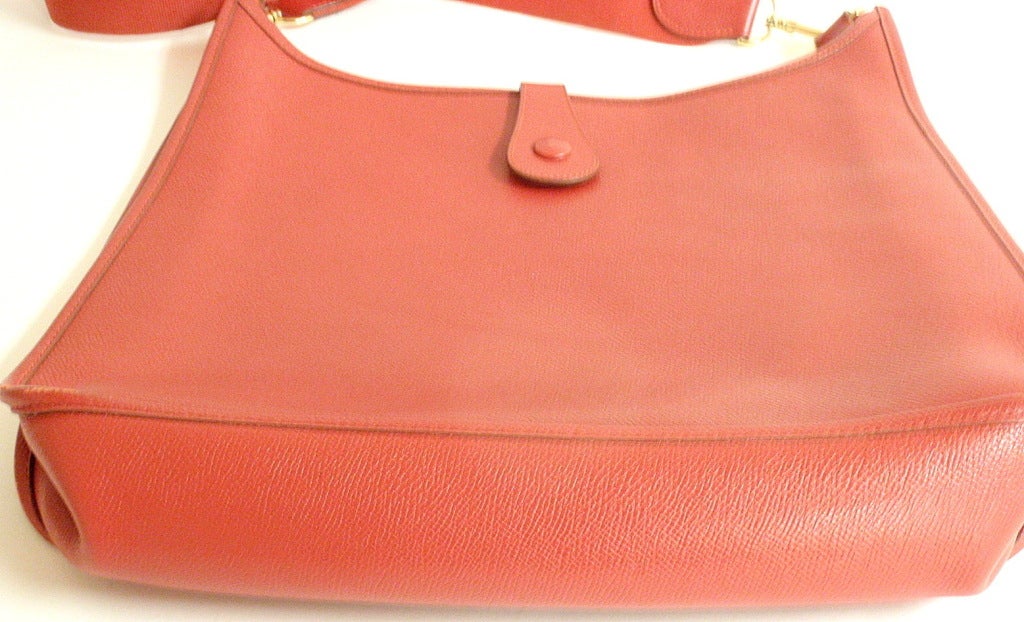 Women's HERMES Evelyne GM Courchevel Leather Red Shoulder Bag