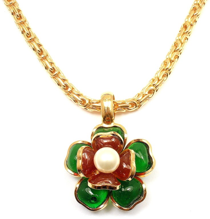 CHANEL Gripoix Glass Camelia Flower Necklace In New Condition In Holland, PA