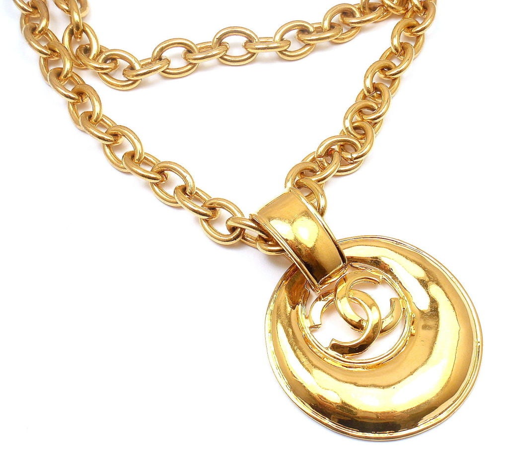 Women's CHANEL Vintage French Couture Double CC Signature Necklace