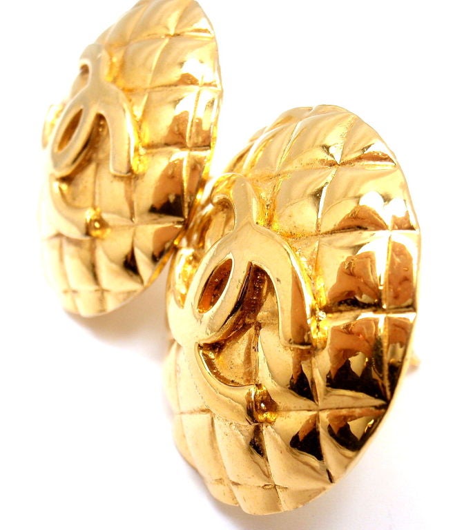 Vintage Quilted Large Gold Tone Clip-On Earrings from CHANEL.

Measurements: 35mm
Weight: 41.3 grams
Stamped Hallmarks: Chanel Made in France

*Free Shipping within the United States*

YOUR PRICE: $650