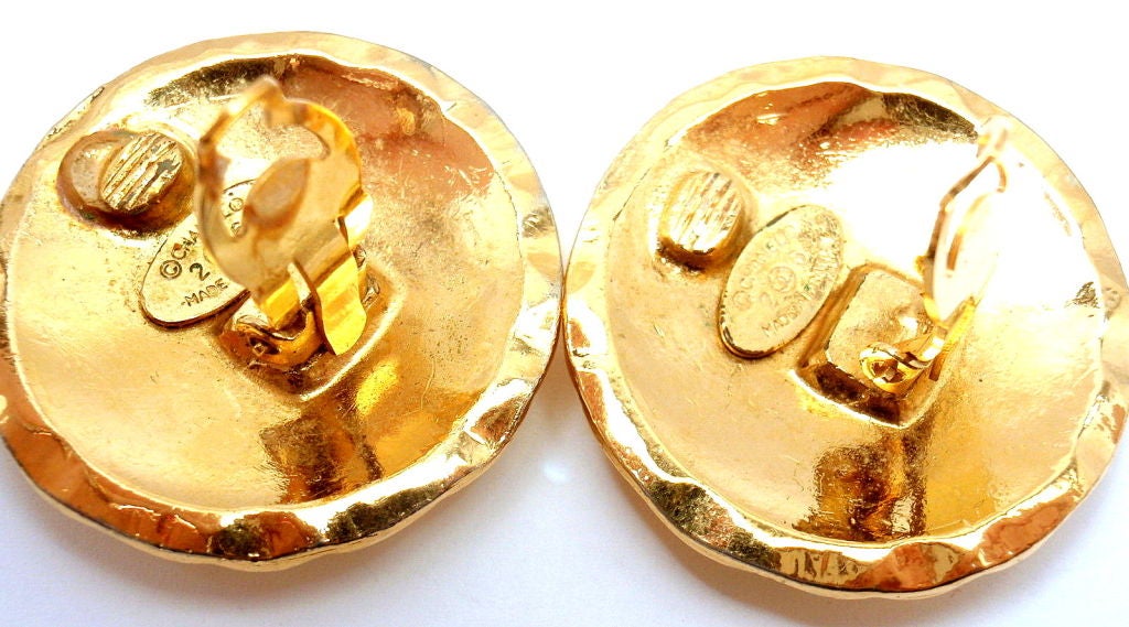 CHANEL Vintage Quilted Large Gold Tone Earrings In New Condition In Holland, PA