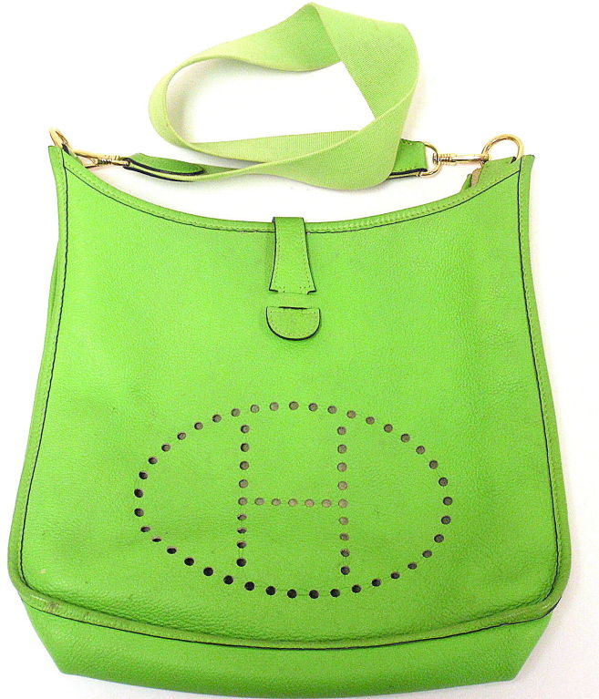 AUTHENTIC! HERMES EVELYNE GM CANDY APPLE GREEN LEATHER GHW SHOULDER BAG, 2003

 This bag is in good condition. Features soft leather exterior with sueded leather interior. Muted Neon green color strap.

Please note, color can vary greatly from