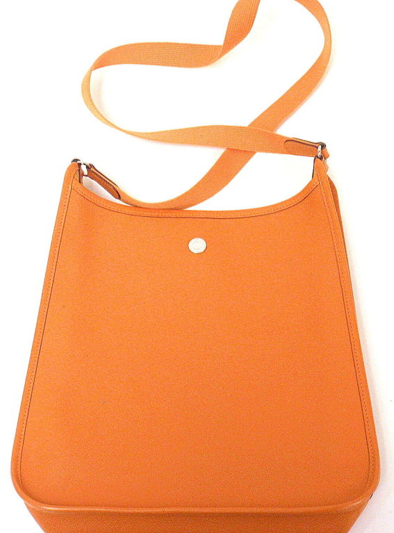 AUTHENTIC! HERMES VESPA PM ORANGE EPSOM SHW SHOULDER BAG 

Discontinued style in vibrant leather with iconic Chaine d'Ancre closure!

 This bag is in GREAT  condition. Features amazing sturdy Epsom leather exterior with sueded leather interior
