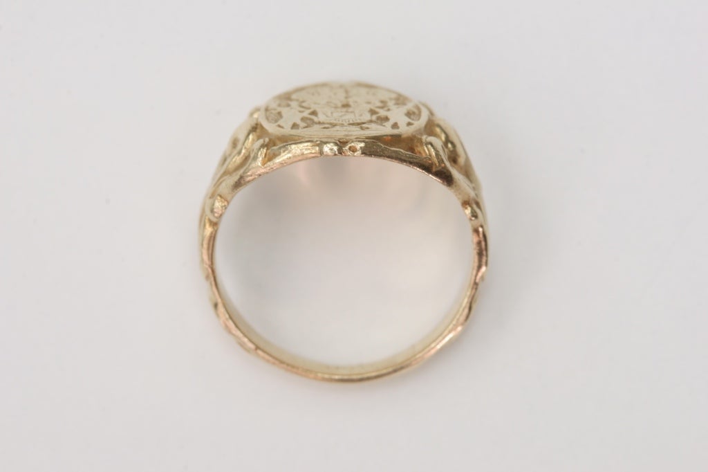 Art Nouveau Signet Crest Ring In Good Condition In Los Angeles, CA
