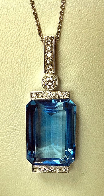Diamond And Topaz Necklace Pendant In Excellent Condition In Toronto, ON