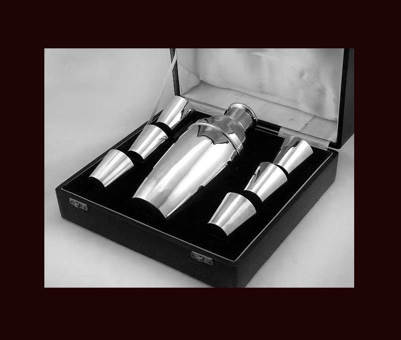 Rare Art Deco Sterling Silver Martini Cocktail Shaker Bar Set, C.1930. The set comprising a plain slightly tapered Sterling Cocktail Shaker with screw type cover and container, central band molded design; together with six matching plain tapered