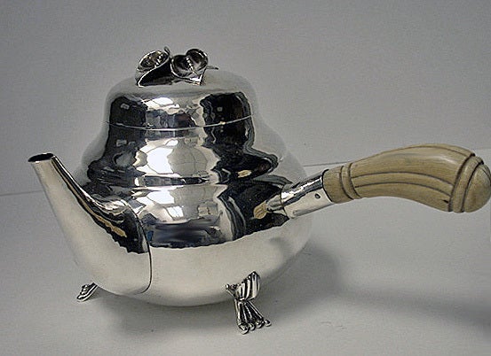 William deMatteo Sterling Tea and Coffee Service with Tray In Good Condition In Toronto, ON