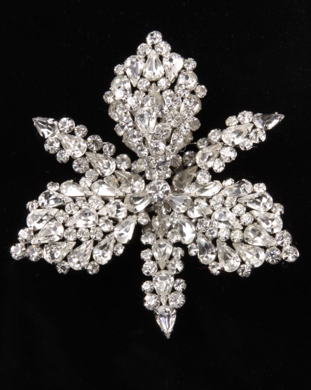 OVERSIZED RHINESTONE PIN