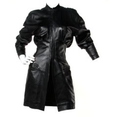 Claude Montana - Robe manteau en cuir noir façon poterie, vintage, années 1980