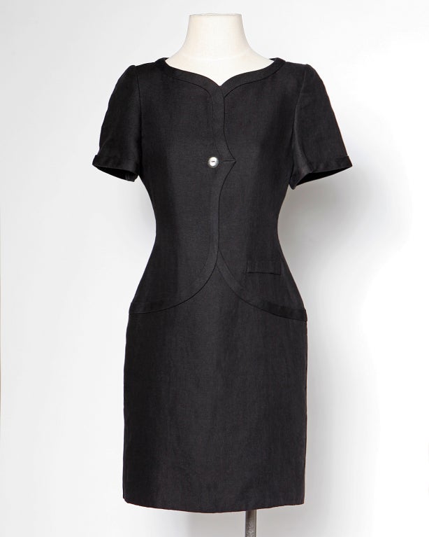 Simple and chic little black dress by Bill Blass for Neiman Marcus. Short sleeves. Rear zip closure. Fully lined.

This dress should fit a modern size medium-large.
