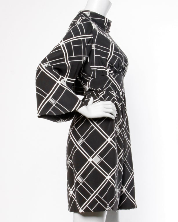 Vintage 1970's Silk Black + White Graphic Print I. Magnin Dress In Excellent Condition In Sparks, NV
