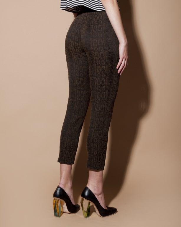 Totally amazing high waisted snakeskin print pants by Emanuel Ungaro! Thick stretchy fabric for a sexy body hugging fit. So flattering. Front button and zip closure. Unlined.

Waist: 24