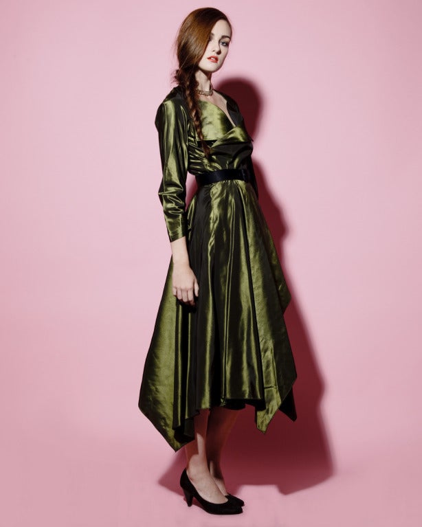 Vintage 40er Jahre schillernde Olive Seide Taft asymmetrische Kleid im Zustand „Hervorragend“ in Sparks, NV