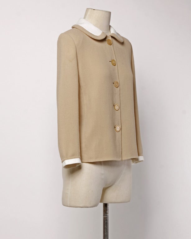 Bill Blass 90s 1990s Beige + White Suit Jacket with Shell Buttons In Excellent Condition In Sparks, NV