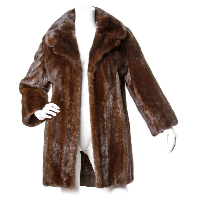 Luxurious Mink Fur Coat with a Vintage Pop Up Collar in Dark Brown- 70s 1970s