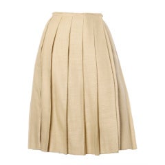 Prada 90s 1990s Neutral Tan Woven Burlap Pleated Wrap Skirt (jupe plissée en toile de jute tissée)