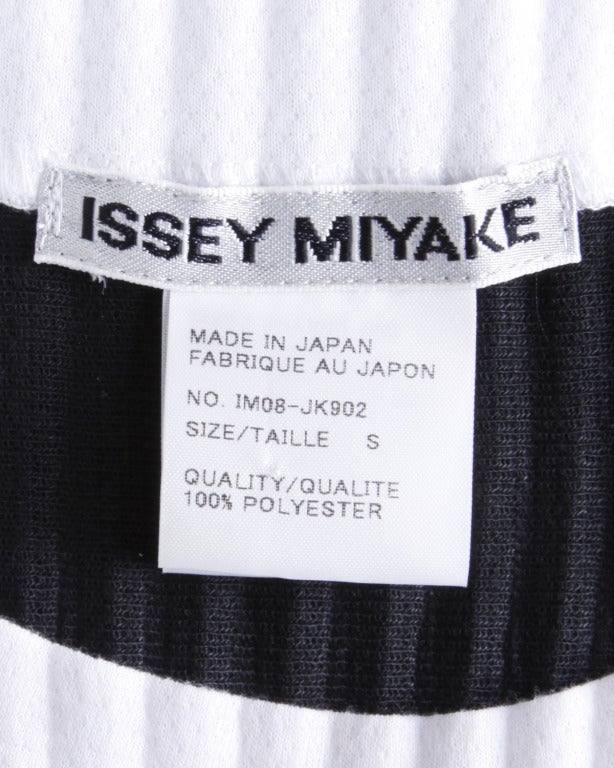 Simple but chic black and white pleated top by Issey Miyake.

Details

Unlined
Circa: 1990s
Label: Issey Miyake
Marked Size: S
Estimated Size: S
Colors: Black / White
Fabric: 100% Polyester

Measurements

Bust: 34
