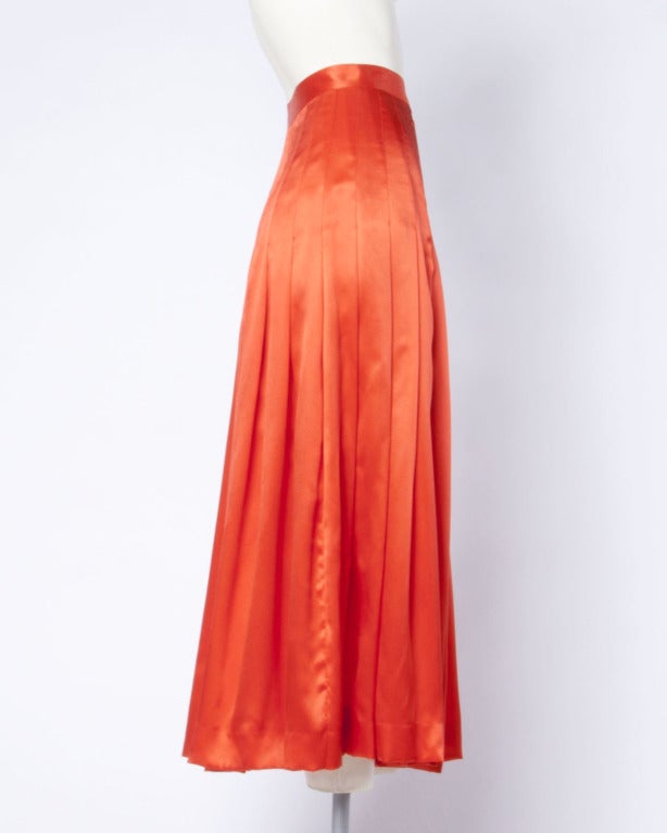 Gucci Vintage 80s 1980s Luxe Red-Orange Creamy Pleated Silk Midi Skirt In Excellent Condition In Sparks, NV