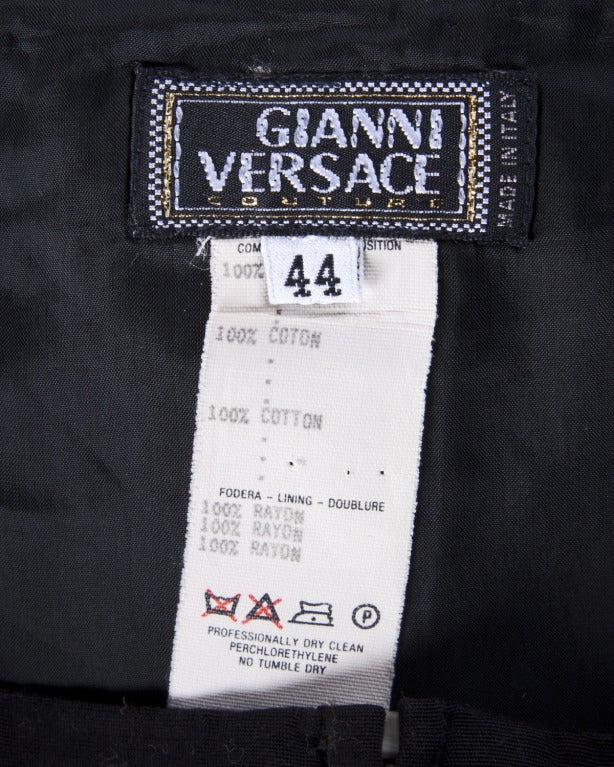 Fantastic Gianni Versace Couture black skirt with a zip up front. 

Details

Fully Lined
Front Zip Closure
Circa: 1990s
Label: Gianni Versace
Marked Size: 44
Estimated Size: M-L
Colors: Black
Fabric: 100% Cotton

Measurements

Waist: