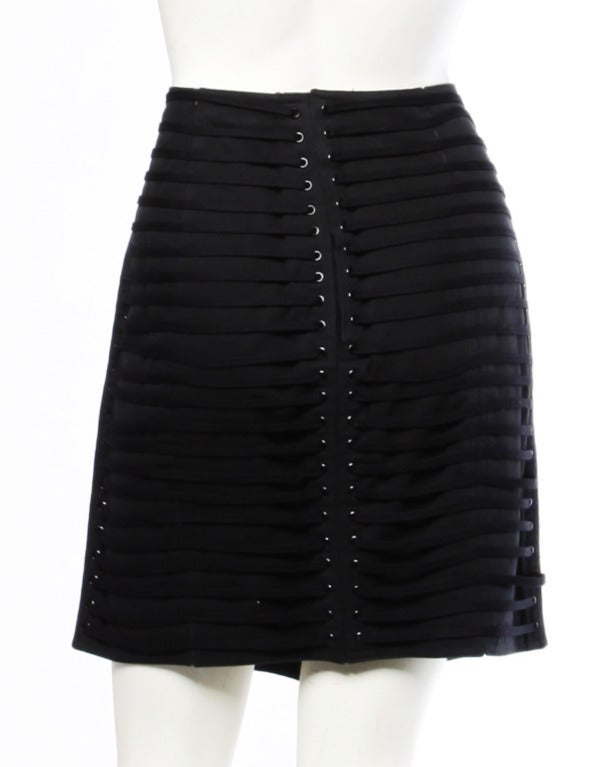 shoestring skirt