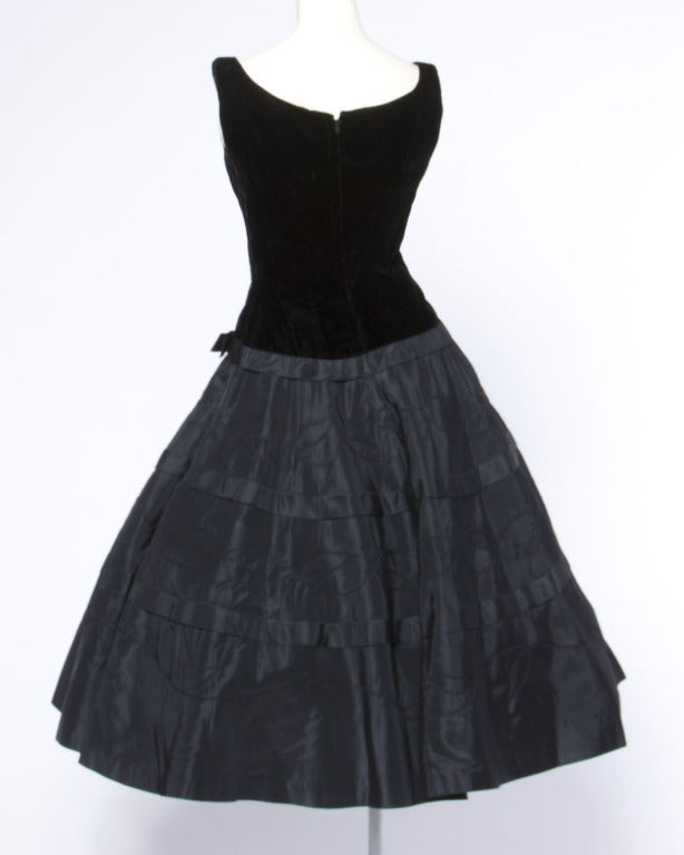 Women's 1950s 50s  Vintage Black Velvet + Taffeta Cocktail Party Dress with Full Sweep