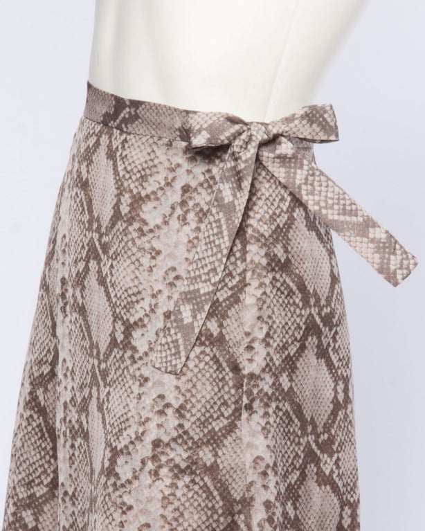 Valentino Unworn Silk Chiffon Snakeskin Print Skirt with Original Tags In New Condition In Sparks, NV
